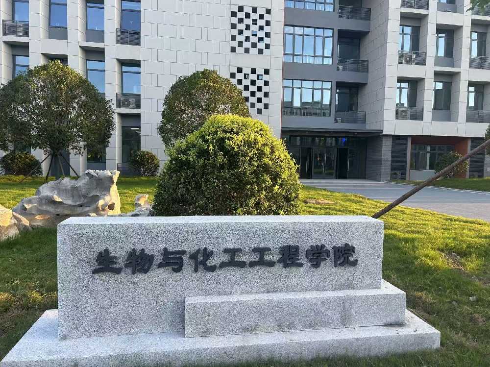 平南县扬州职业大学体育场高杆灯项目